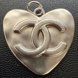 Beautiful CHANEL Metallic Matte Silver Tone Heart Zipper Pull!